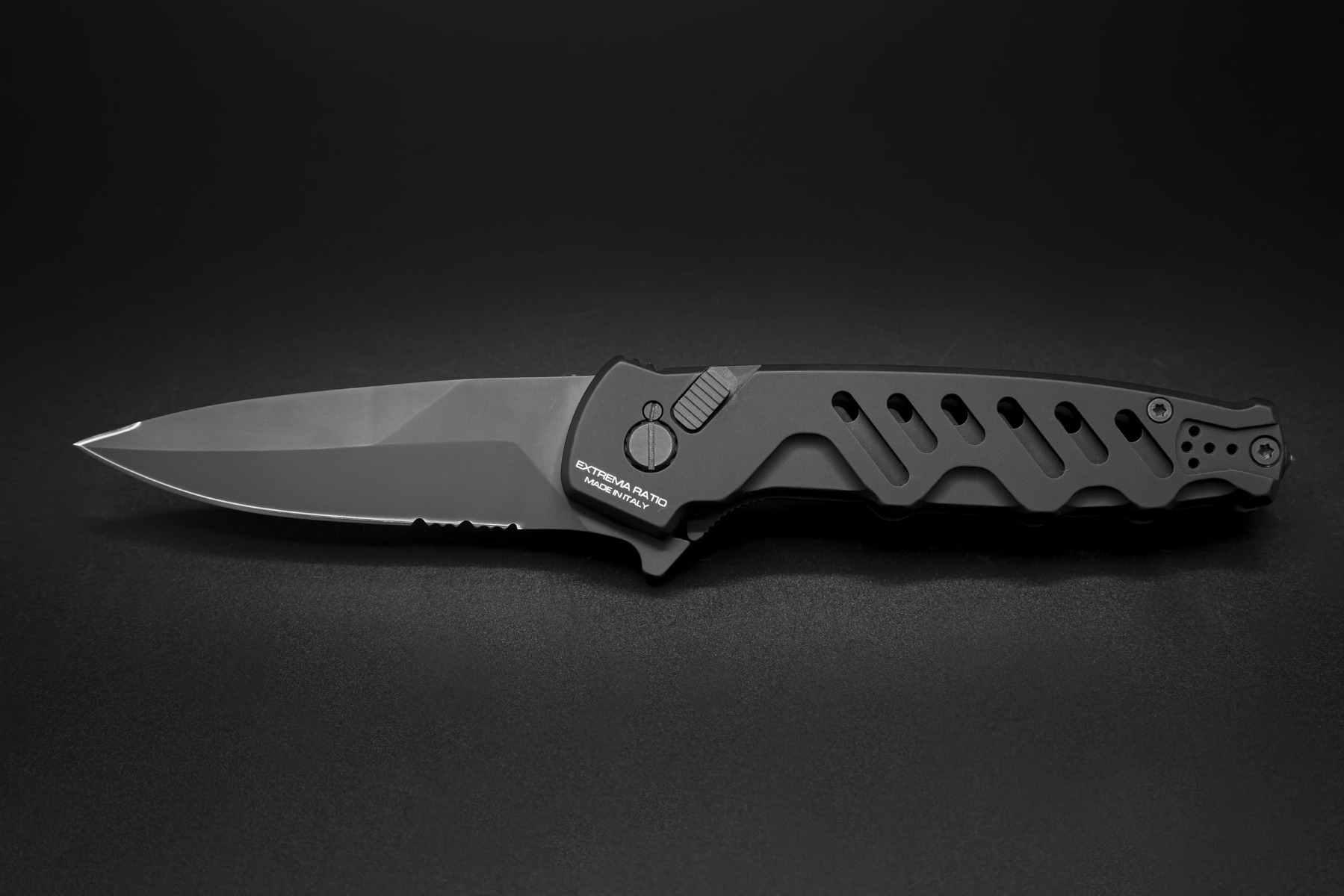 Extrema Ratio, Caimano Nero. N.A.